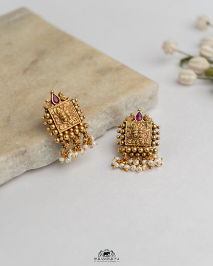 Elegance in Simplicity!!

92.5 pure silver gold micron plated stud earrings.