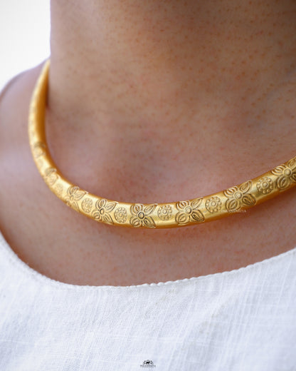 Dheer Necklace