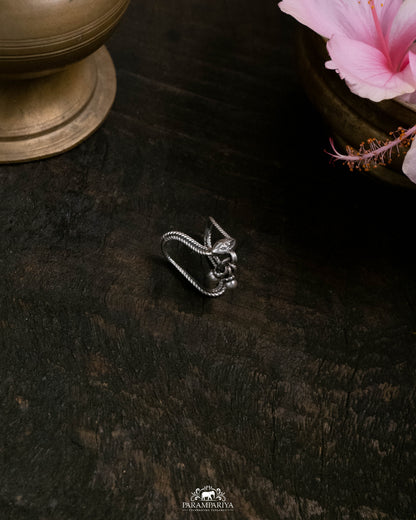 Lakshita Finger Ring