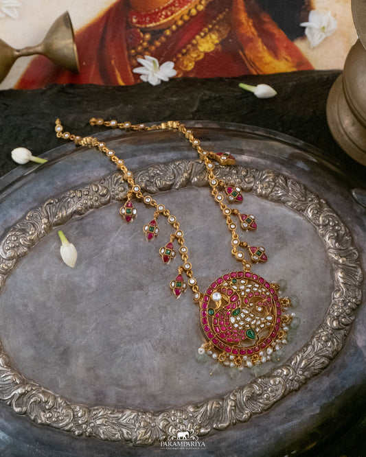 Idhazhya Necklace