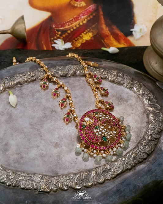 Idhazhya Necklace
