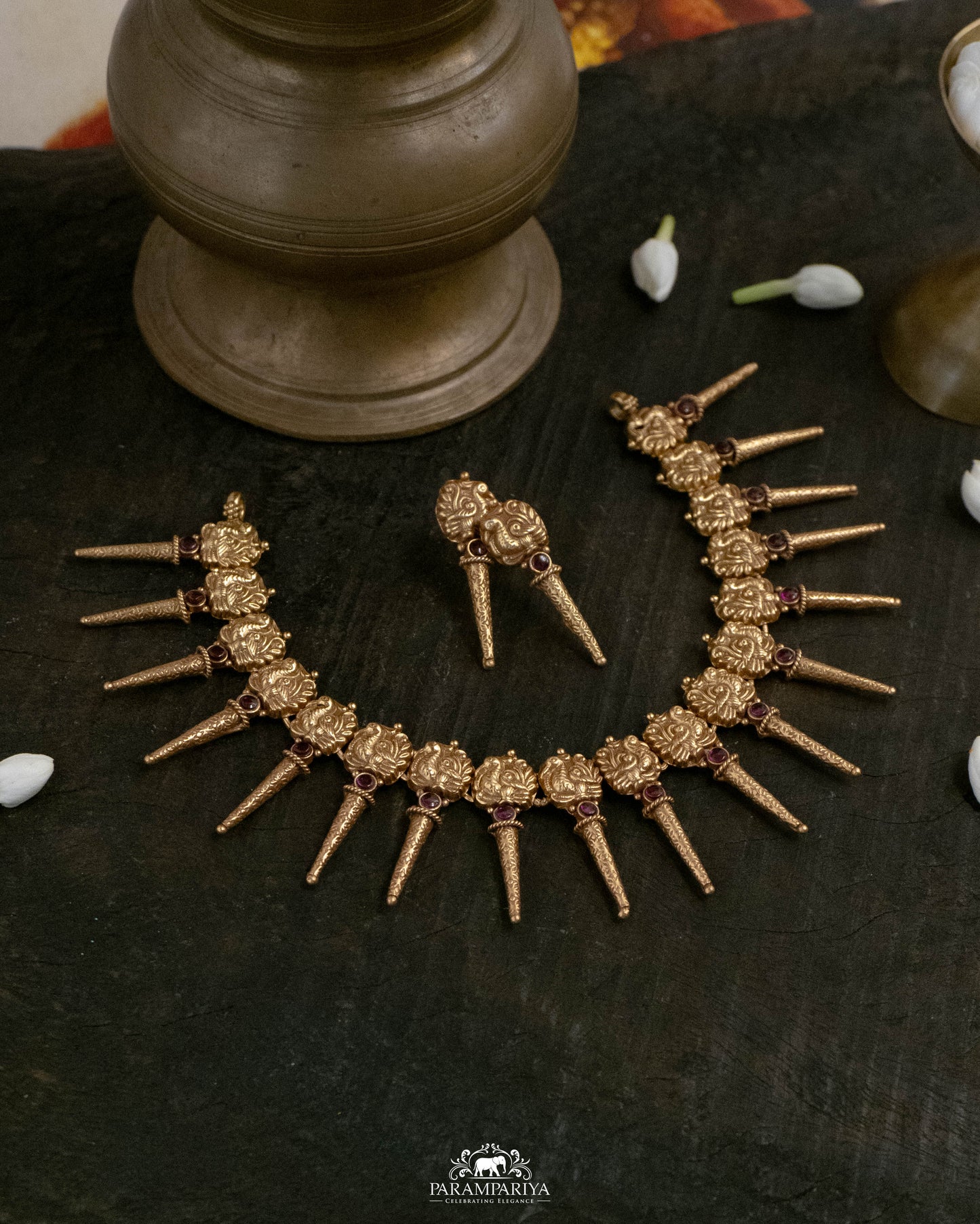 Varnam Necklace Set