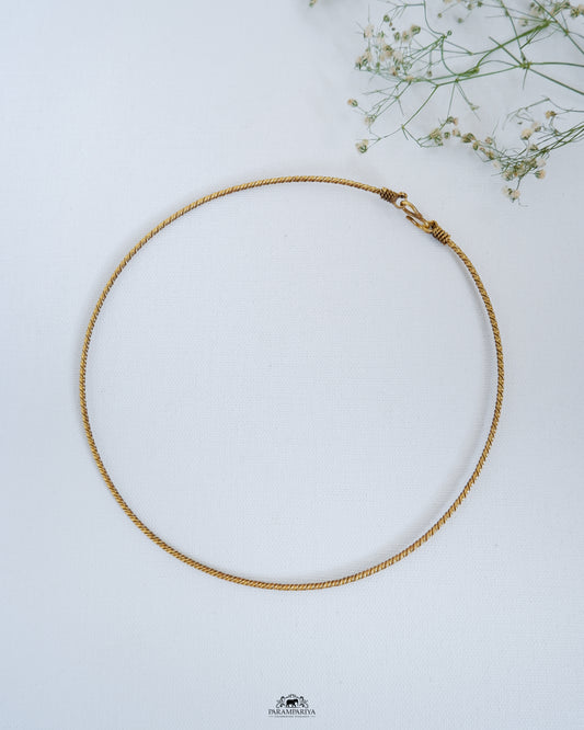 A simple gold micron plated pure silver hasli with a twisted texture to mix and match with any of your gold or silver pendants for a minimal look.

 