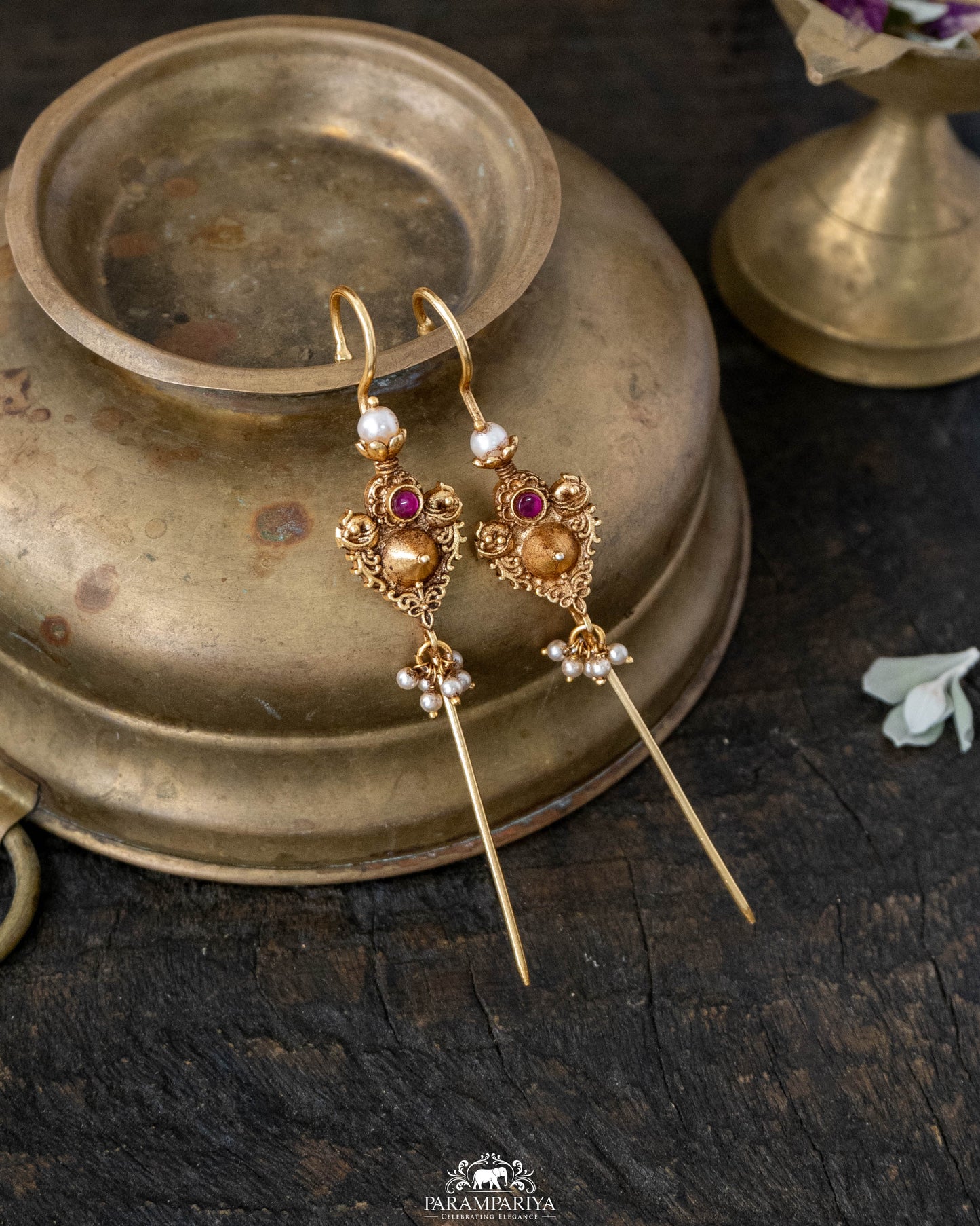 Edge &amp; Elegance!!
Introducing our Needle Earcuffs featuring bold statement motifs crafted in pure silver with a rich gold micron-plated finish - a striking blend of traditional artistry and contemporary elegance.