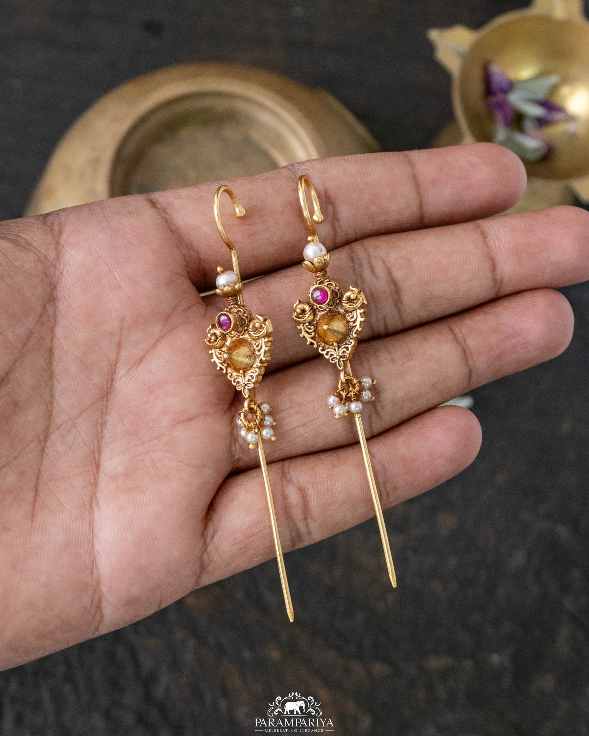 Edge &amp; Elegance!!
Introducing our Needle Earcuffs featuring bold statement motifs crafted in pure silver with a rich gold micron-plated finish - a striking blend of traditional artistry and contemporary elegance.