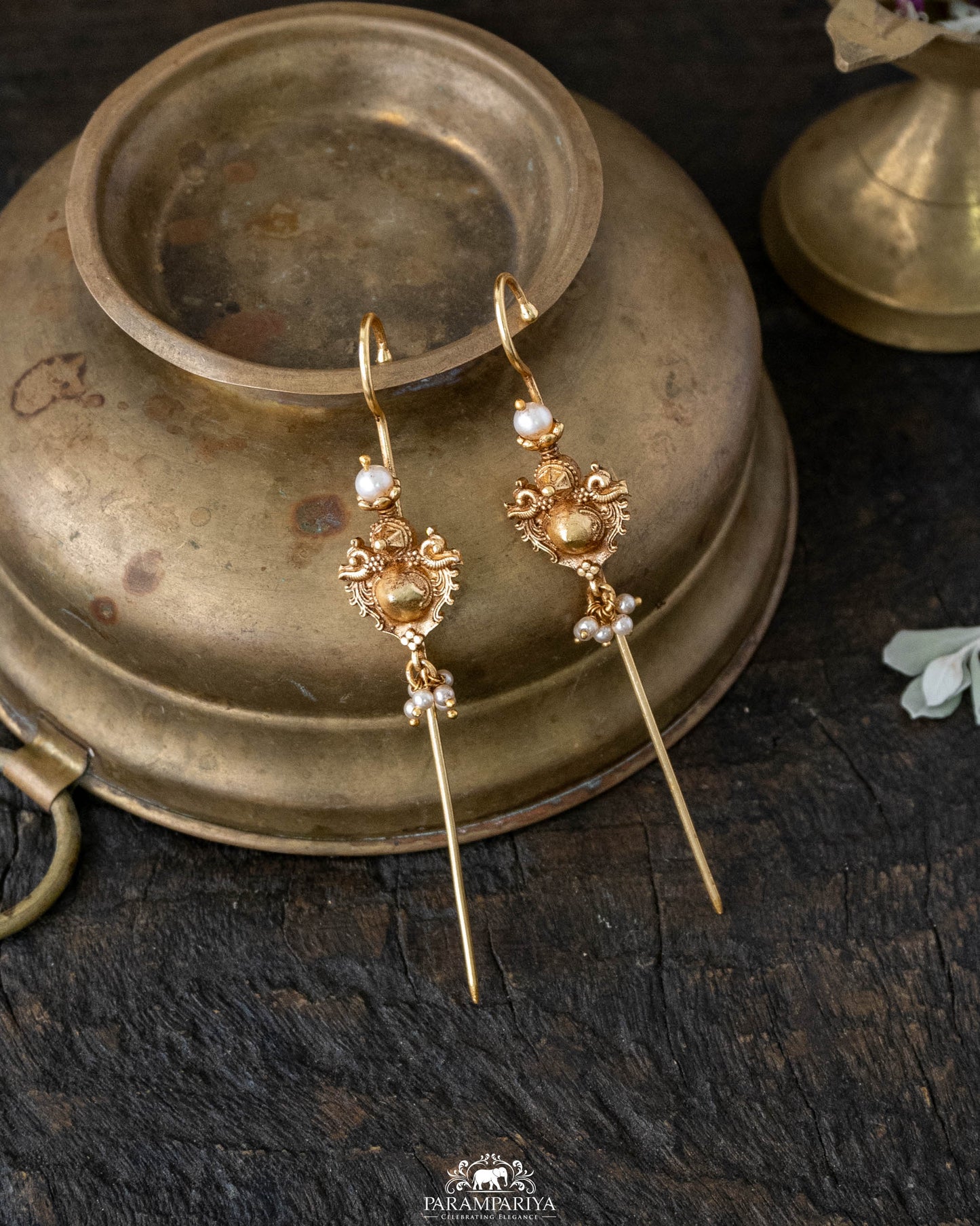 Edge &amp; Elegance!!
Introducing our Needle Earcuffs featuring bold statement motifs crafted in pure silver with a rich gold micron-plated finish - a striking blend of traditional artistry and contemporary elegance.