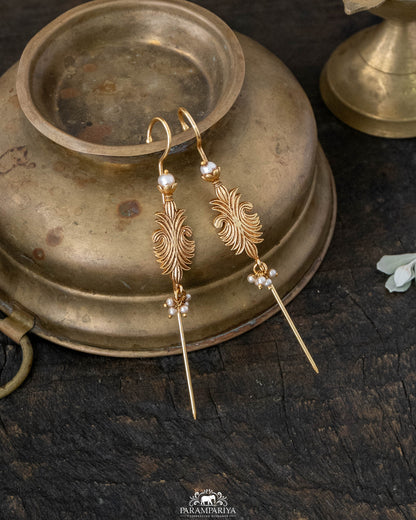 Edge &amp; Elegance!!
Introducing our Needle Earcuffs featuring bold statement motifs crafted in pure silver with a rich gold micron-plated finish - a striking blend of traditional artistry and contemporary elegance.