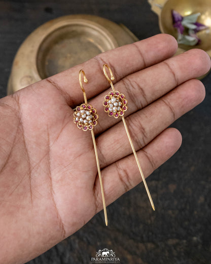 Edge &amp; Elegance!!
Introducing our Needle Earcuffs featuring bold statement motifs crafted in pure silver with a rich gold micron-plated finish - a striking blend of traditional artistry and contemporary elegance.