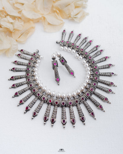 Enhance your style with this exquisite 92.5 pure silver spike necklace set, featuring stunning kemp stones for added allure.