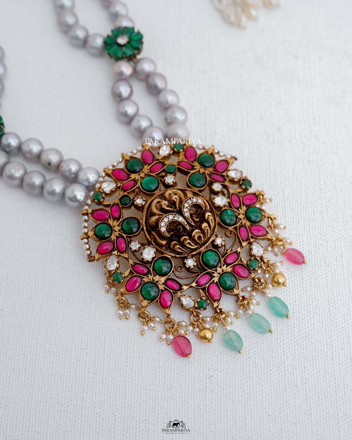 Lustrous Charm of Pearls!!
Pure silver micron gold plated kundan pendant blended with grey fresh water pearls.

#pearlnecklace #greypearls #pearls #kundanandpearls #pearlmala