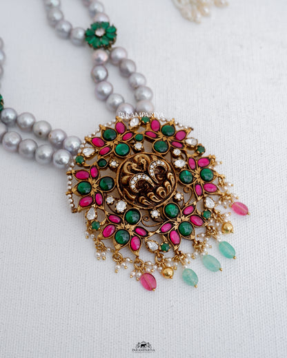 Lustrous Charm of Pearls!!
Pure silver micron gold plated kundan pendant blended with grey fresh water pearls.

#pearlnecklace #greypearls #pearls #kundanandpearls #pearlmala