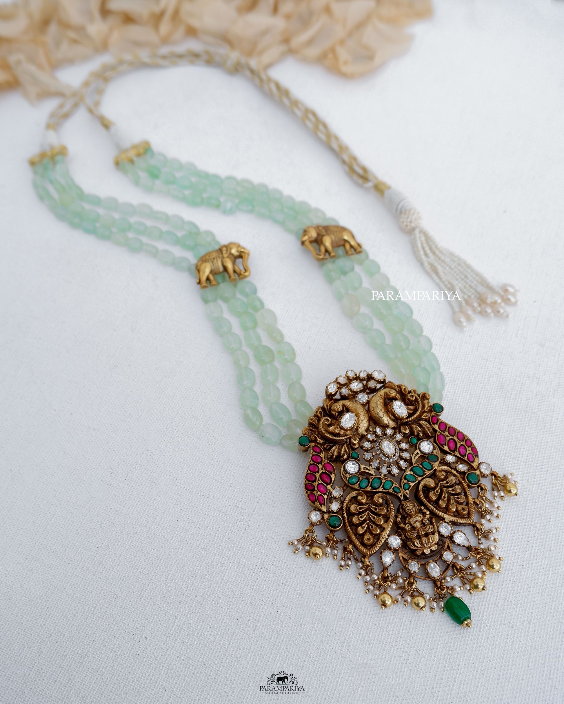 Greening Elegance!!

This pure silver fusion necklace adorned with semi precious kundan,moissnite stones and beads.