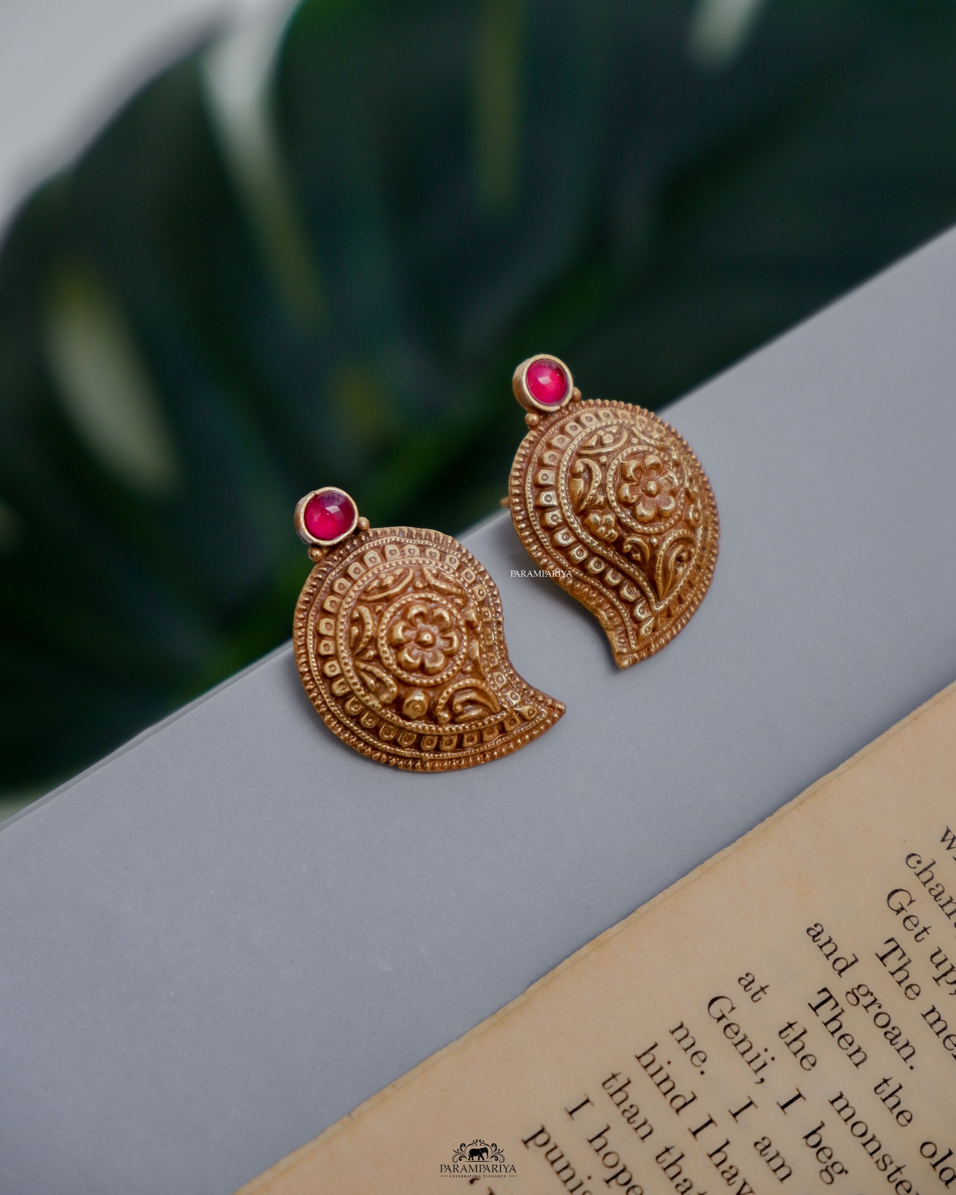 Paisley Love!!

pure silver gold micron plated paisley design earrings.