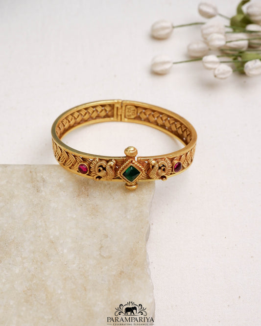 Vivaan Bangle (Single)