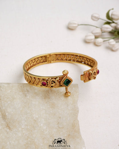 Vivaan Bangle (Single)