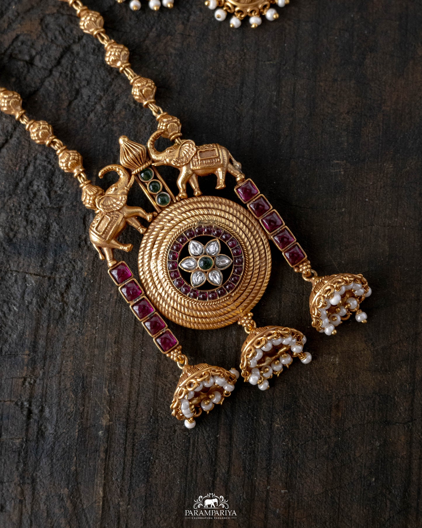 Gaja Necklace Set