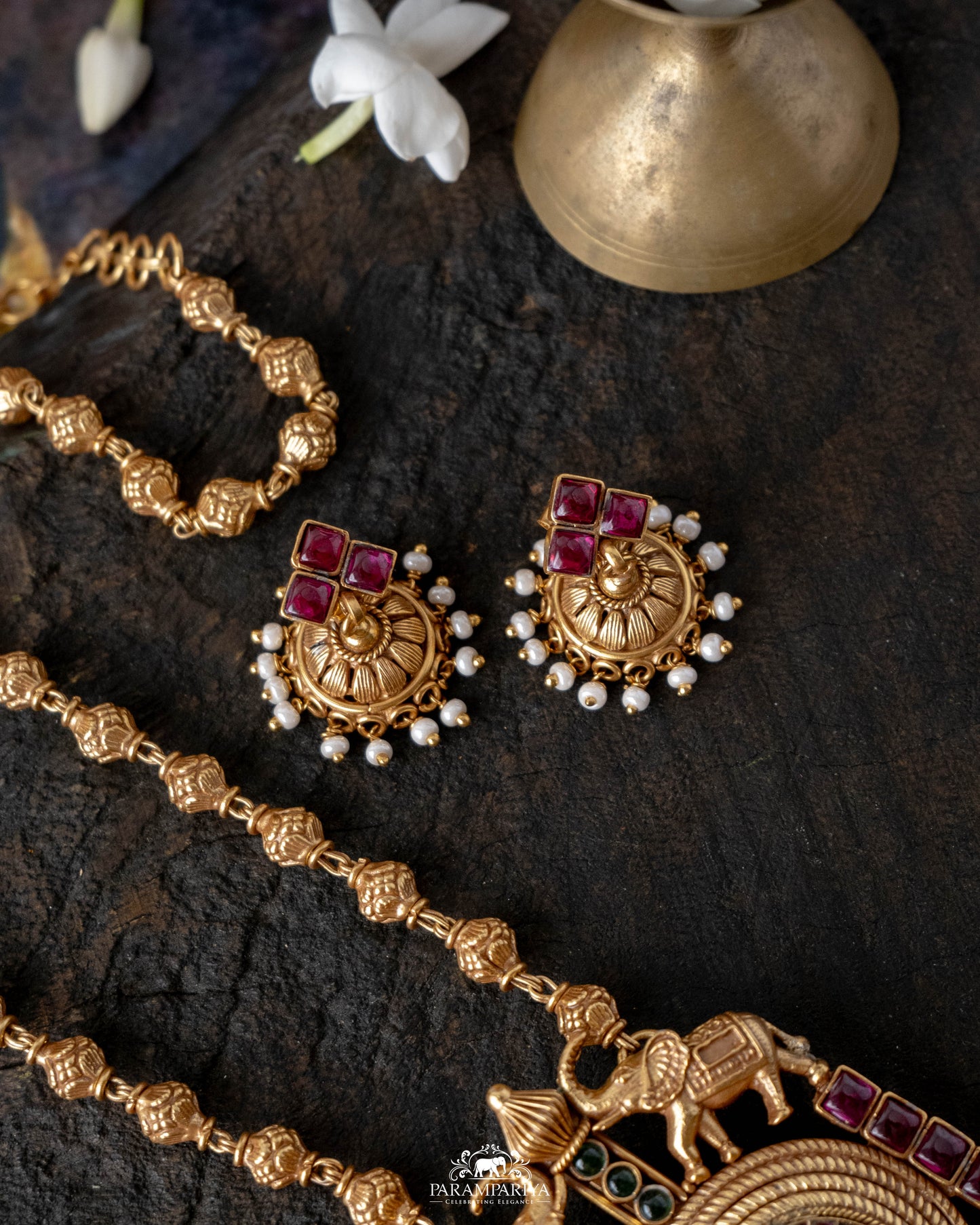 Gaja Necklace Set