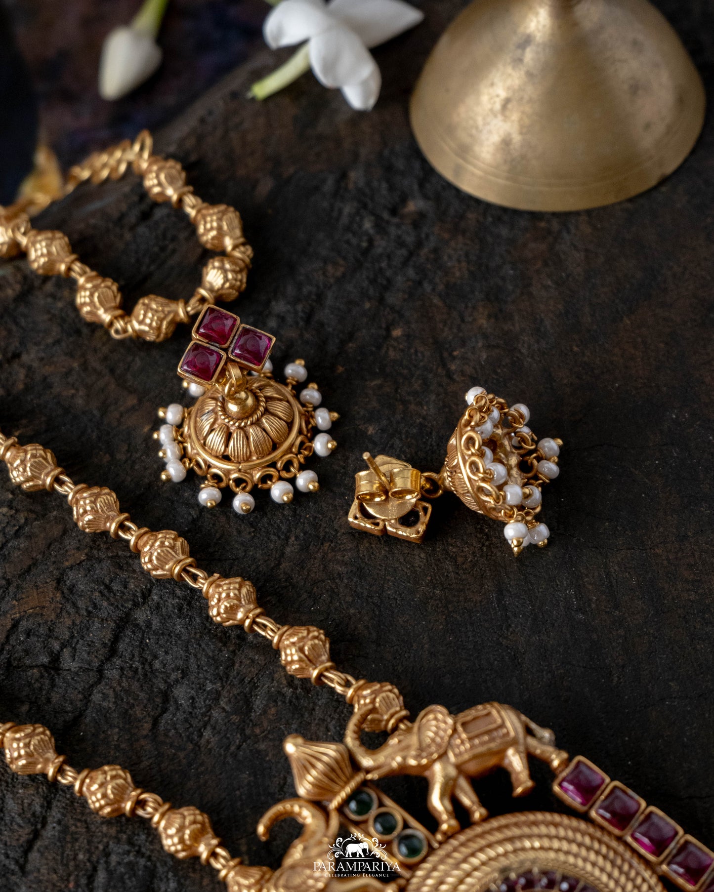 Gaja Necklace Set