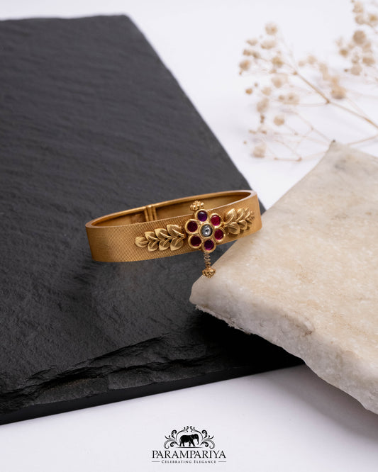 Shruti Bangle (Single)