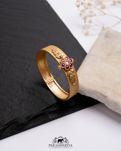 Shruti Bangle (Single)