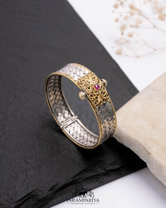 Niharika Bangle (Single)