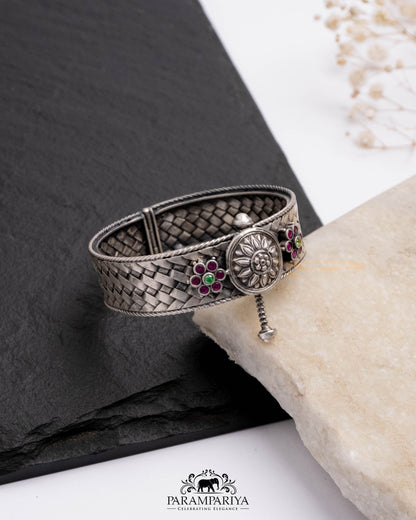 Vanya Bangle (Single)