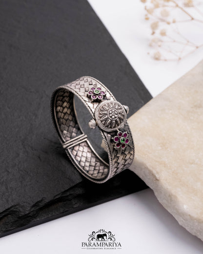 Vanya Bangle (Single)