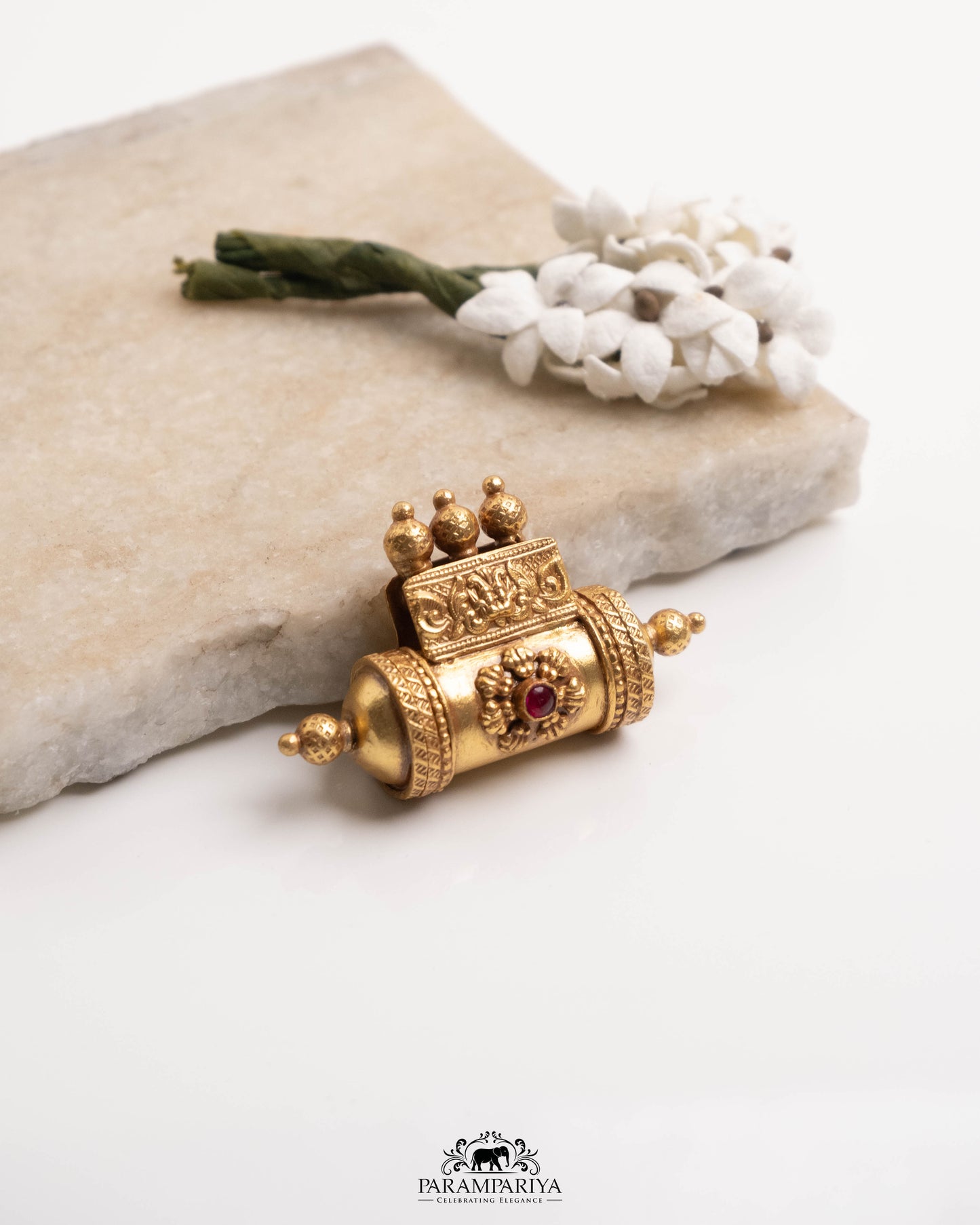 Ravinya Pendant (Openable)