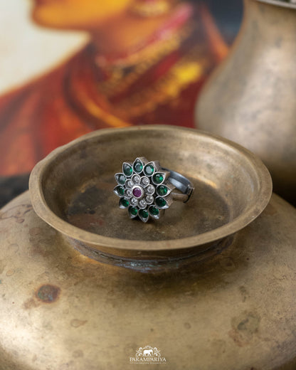 Ishva Finger Ring