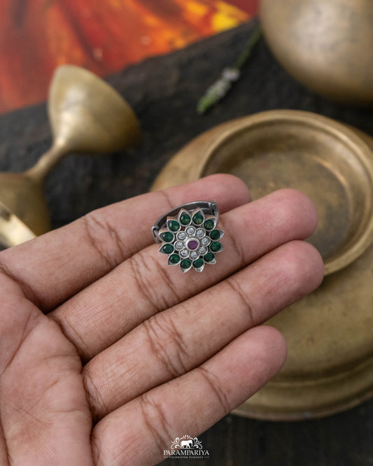 Ishva Finger Ring
