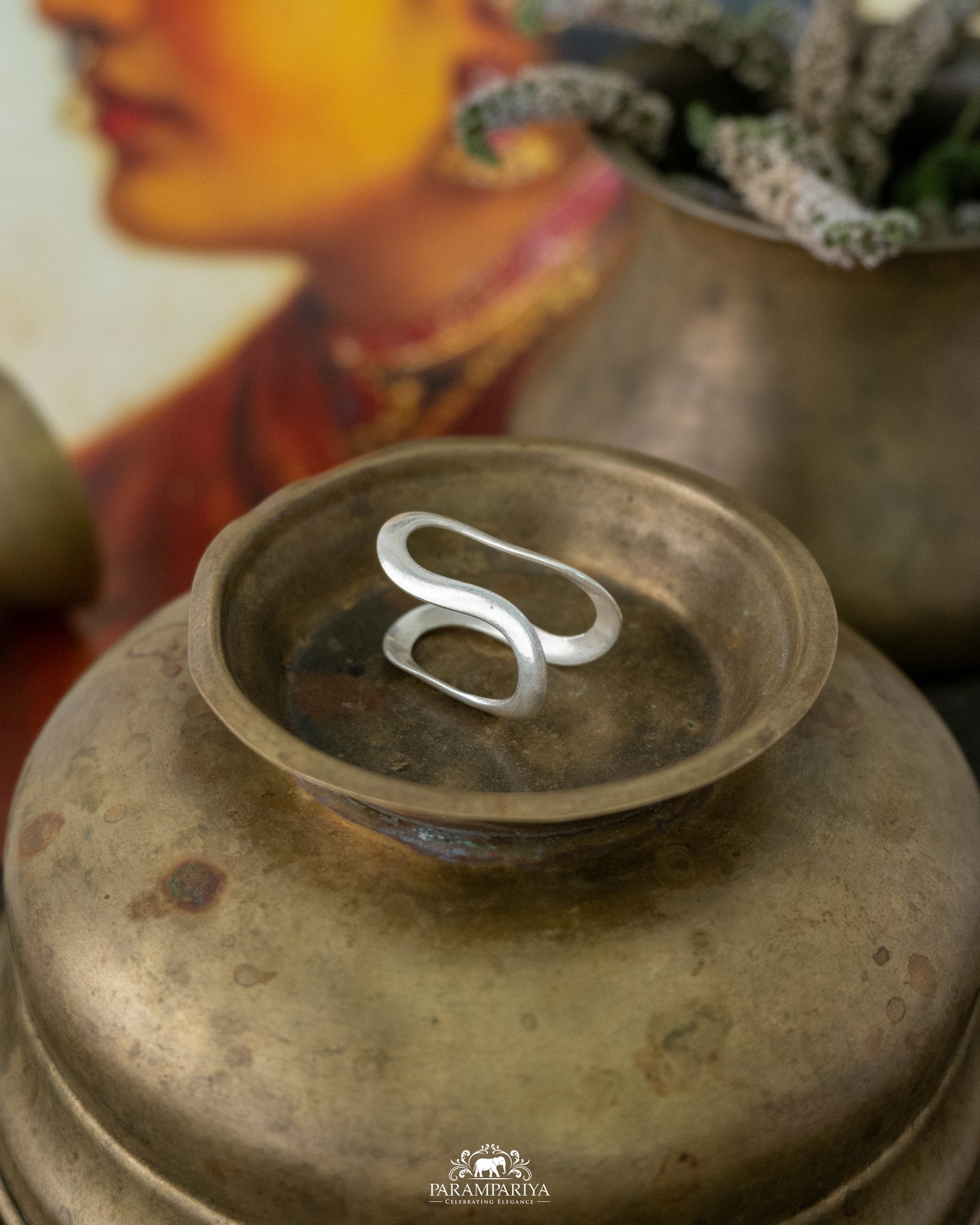 Mahika  Finger Ring
