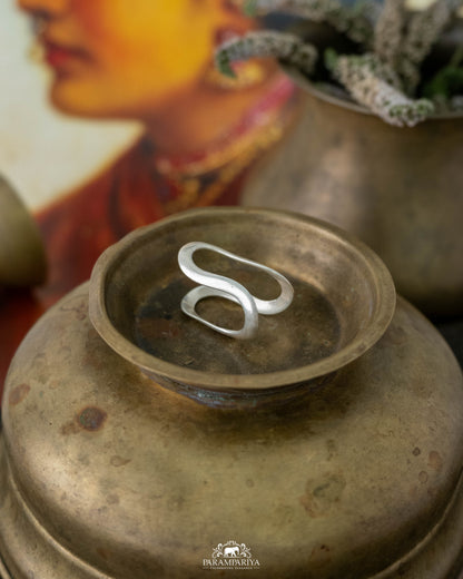 Mahika  Finger Ring