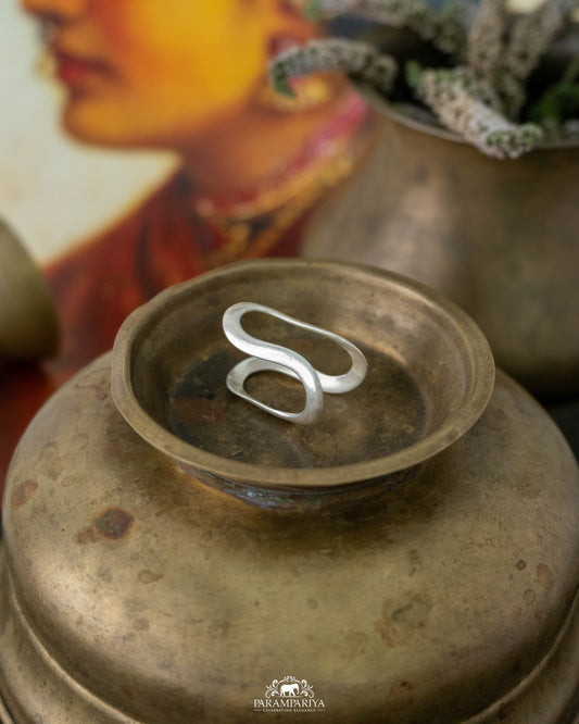 Mahika  Finger Ring