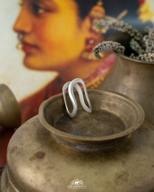 Mahika  Finger Ring
