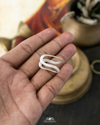 Mahika  Finger Ring