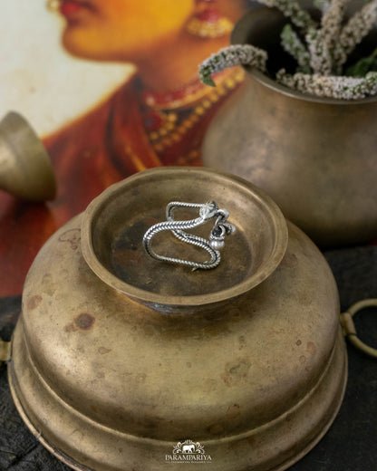 Lakshita Finger Ring