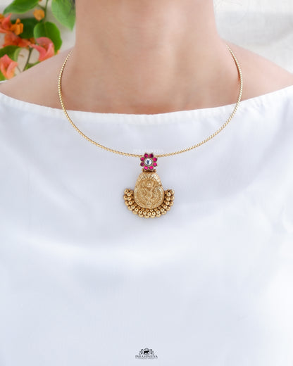 Vee Necklace