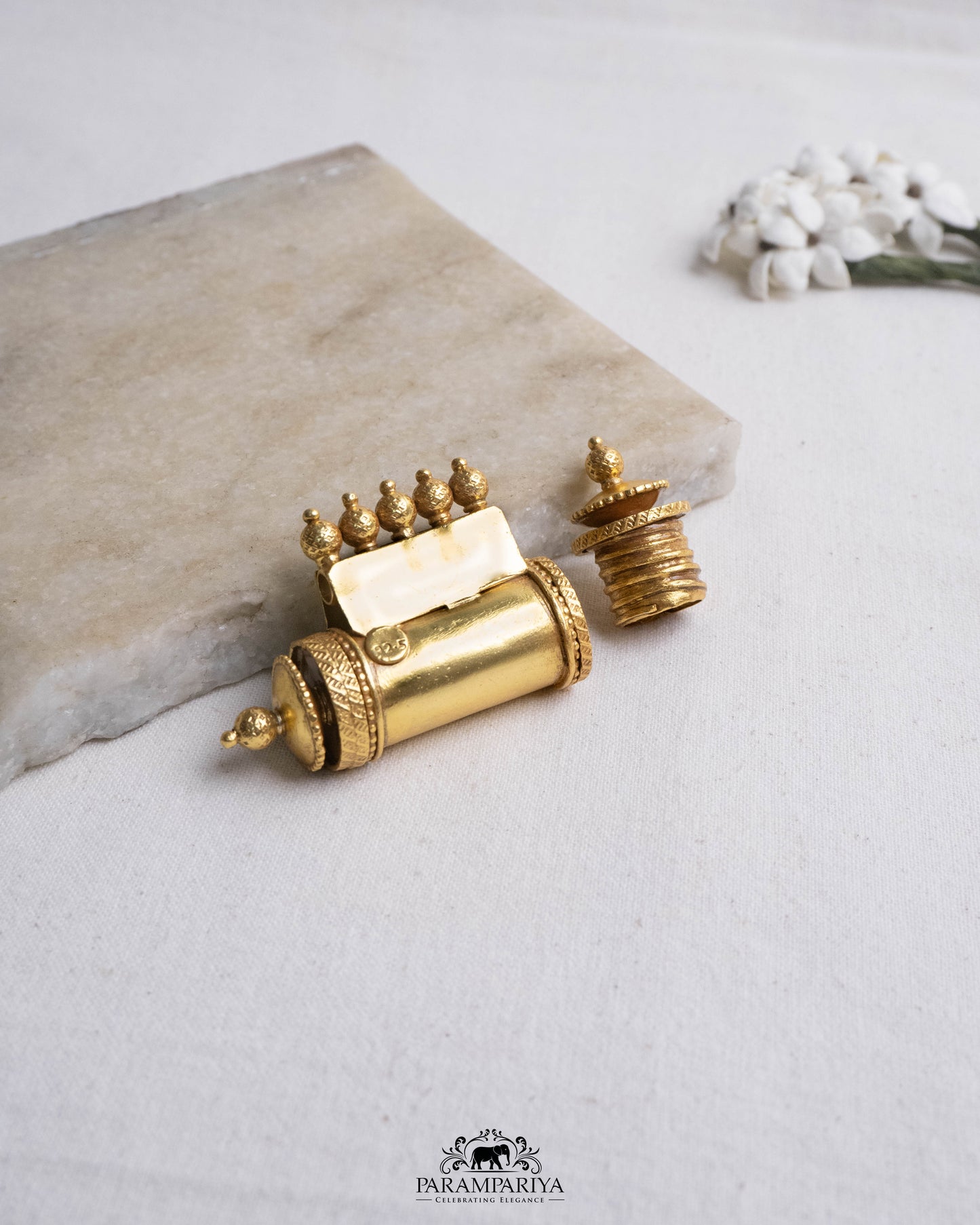 Clara Pendant (Openable)