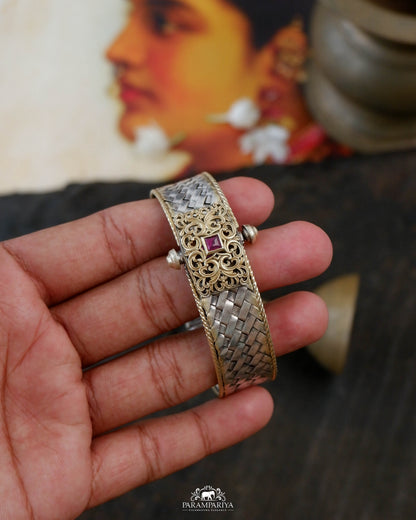 Niharika Bangle (Single)