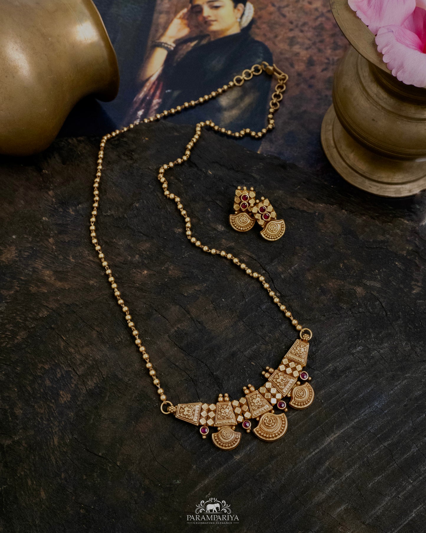 Gunta Necklace Set
