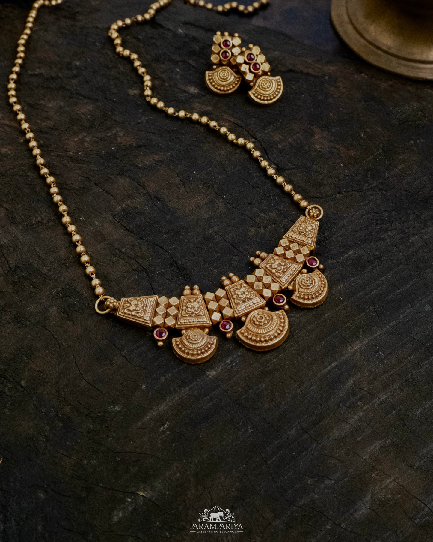 Gunta Necklace Set