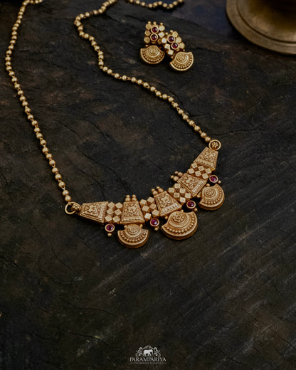 Gunta Necklace Set