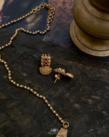 Gunta Necklace Set