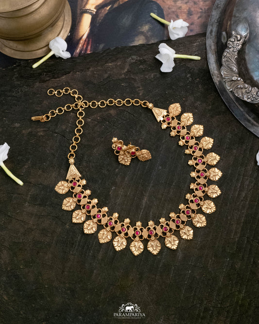 Vizoya Necklace Set
