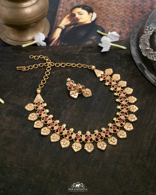 Vizoya Necklace Set
