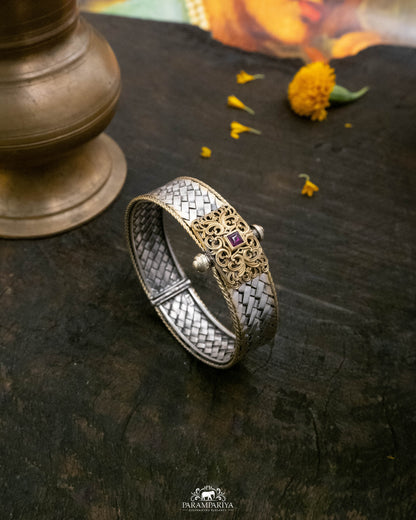 Niharika Bangle (Single)