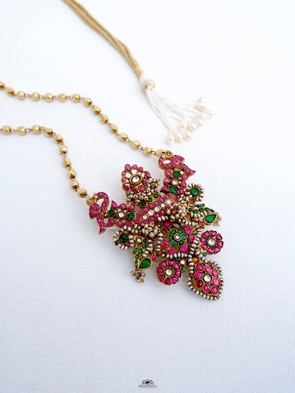 This Mithra Necklace features a pure silver micron gold plated kundan pendant adorned with gold beads, maintaining a vintage and unique appeal.