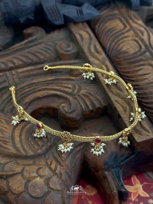 Kavialagi Necklace