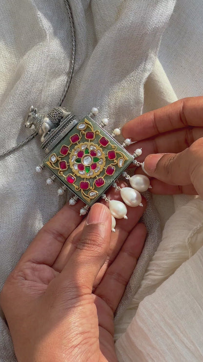 Disha Necklace