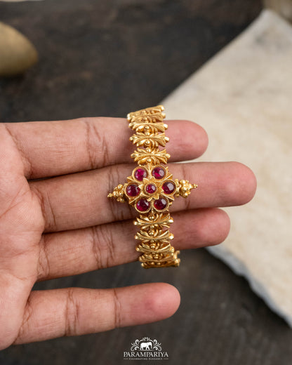Ezhilmathi Bangle (Single)